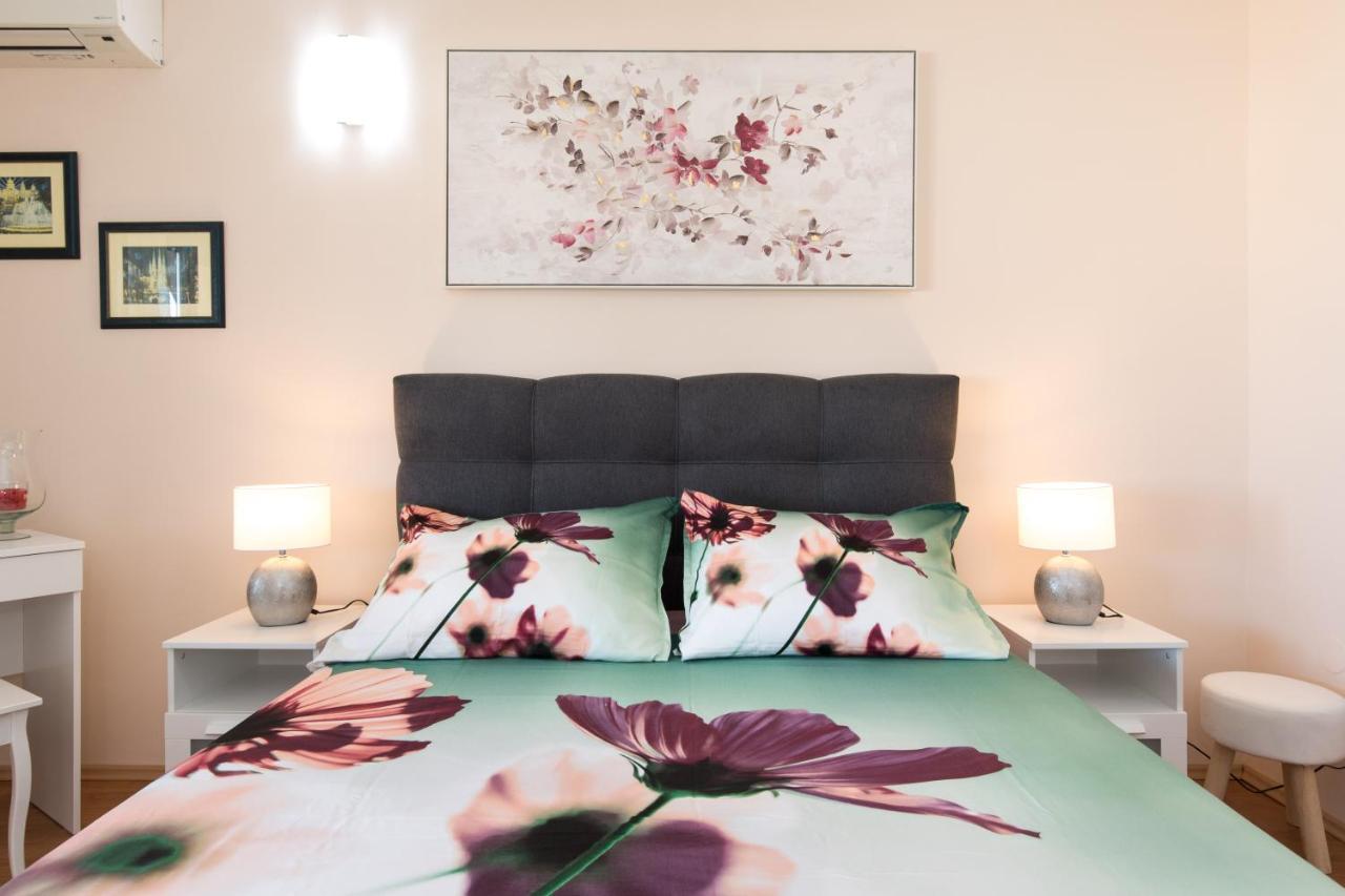 Apartmani Paradiso คิร์ก ภายนอก รูปภาพ