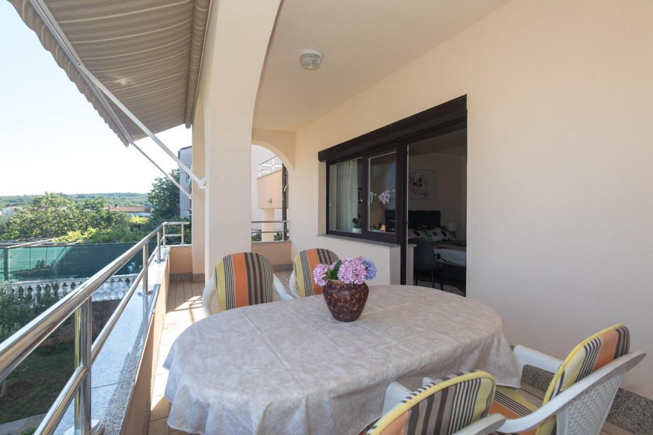 Apartmani Paradiso คิร์ก ภายนอก รูปภาพ