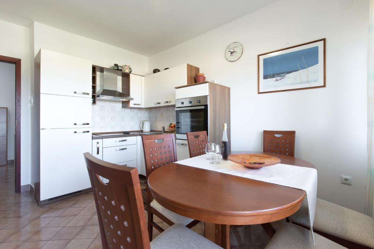 Apartmani Paradiso คิร์ก ภายนอก รูปภาพ
