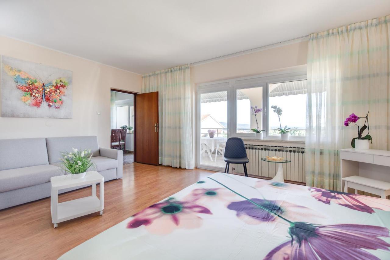Apartmani Paradiso คิร์ก ภายนอก รูปภาพ