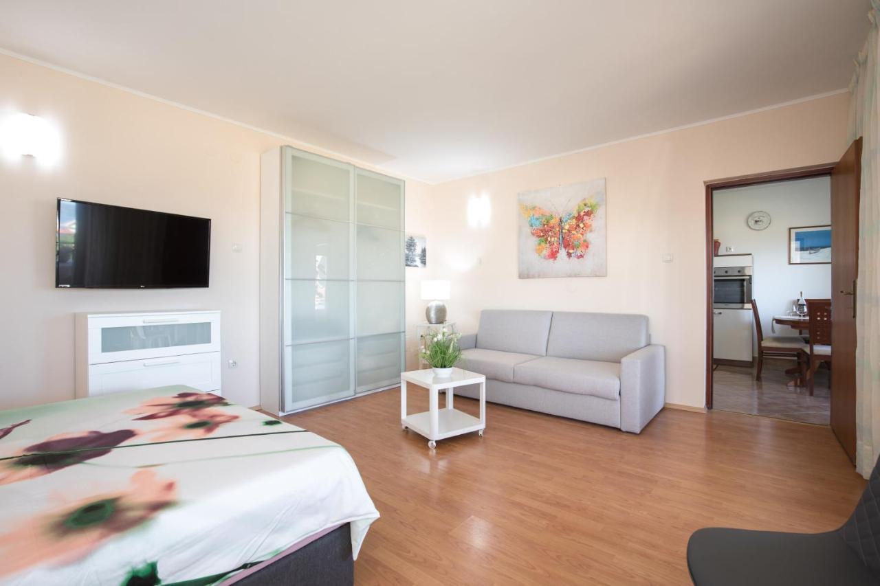 Apartmani Paradiso คิร์ก ภายนอก รูปภาพ