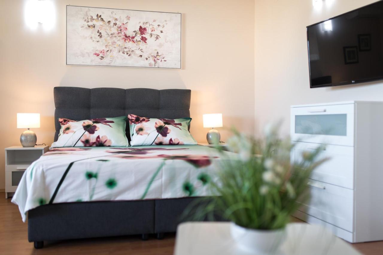 Apartmani Paradiso คิร์ก ภายนอก รูปภาพ