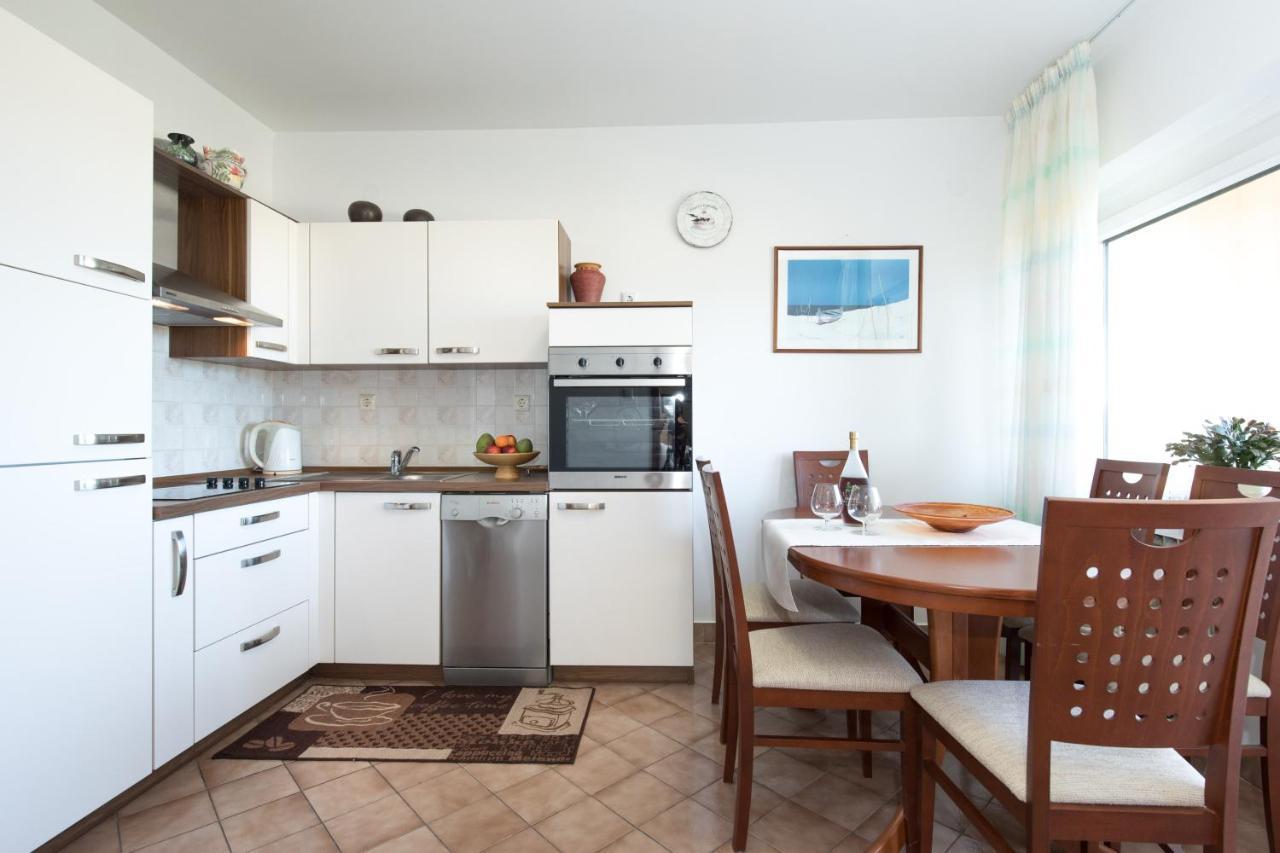 Apartmani Paradiso คิร์ก ภายนอก รูปภาพ