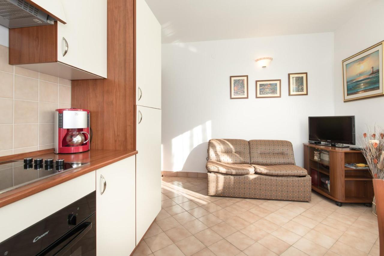 Apartmani Paradiso คิร์ก ภายนอก รูปภาพ