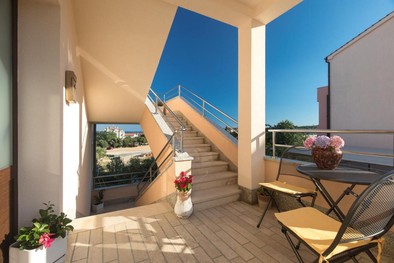 Apartmani Paradiso คิร์ก ภายนอก รูปภาพ