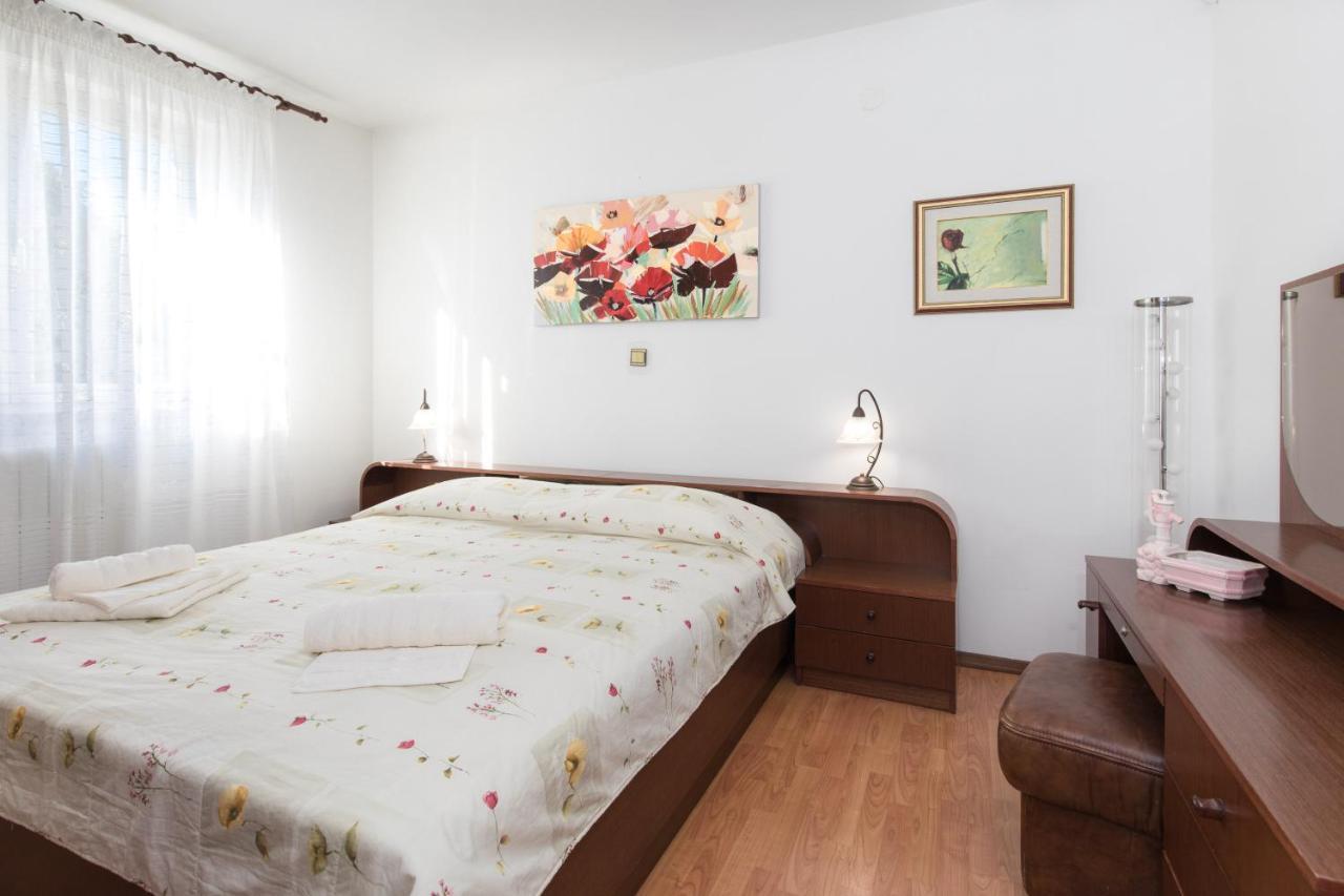 Apartmani Paradiso คิร์ก ภายนอก รูปภาพ
