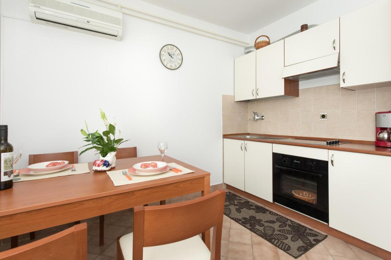 Apartmani Paradiso คิร์ก ภายนอก รูปภาพ