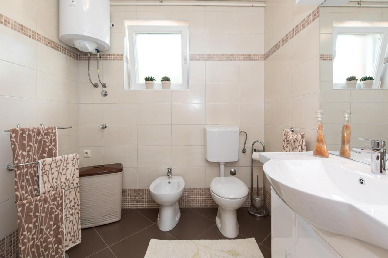 Apartmani Paradiso คิร์ก ภายนอก รูปภาพ