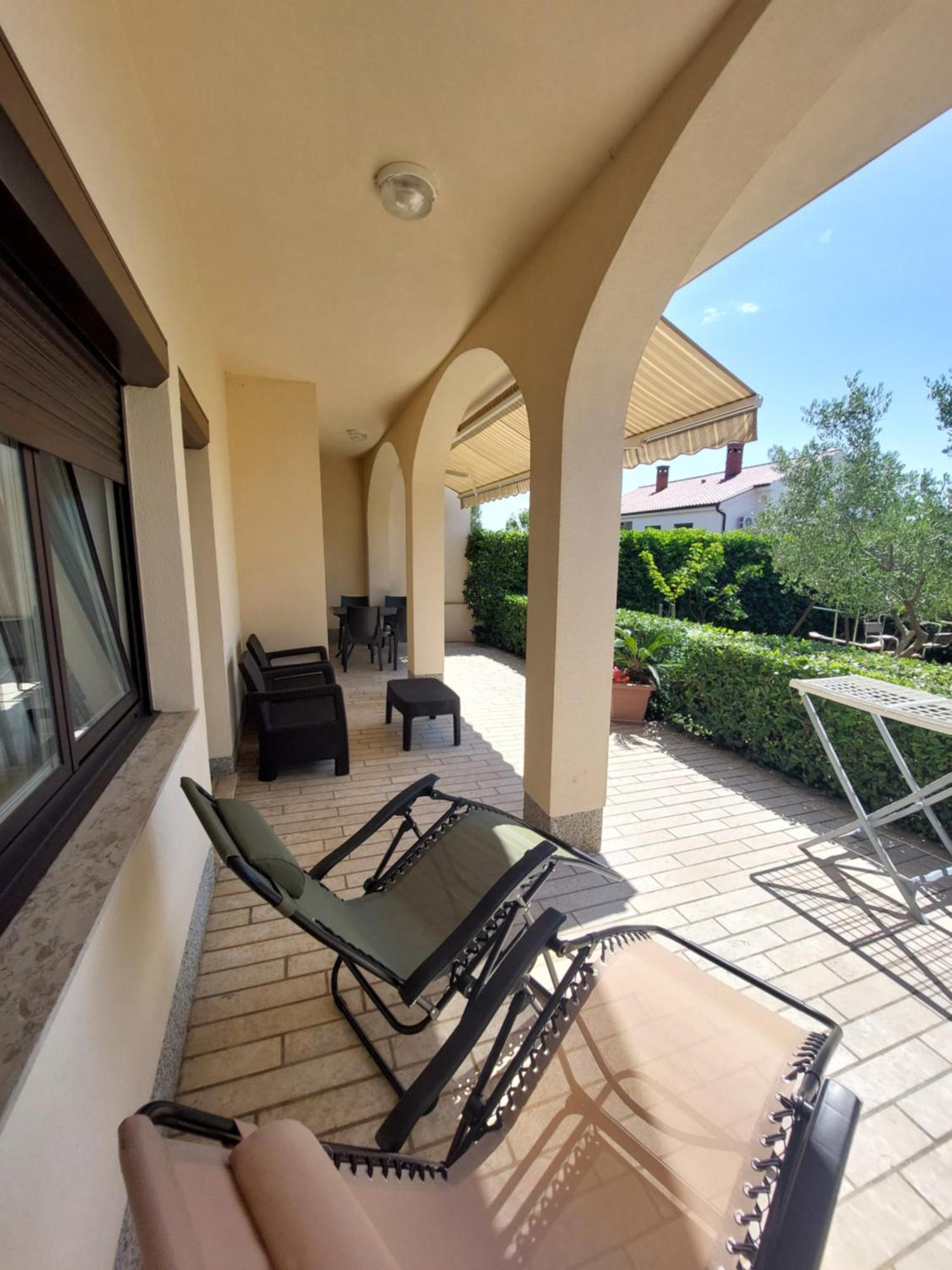 Apartmani Paradiso คิร์ก ภายนอก รูปภาพ