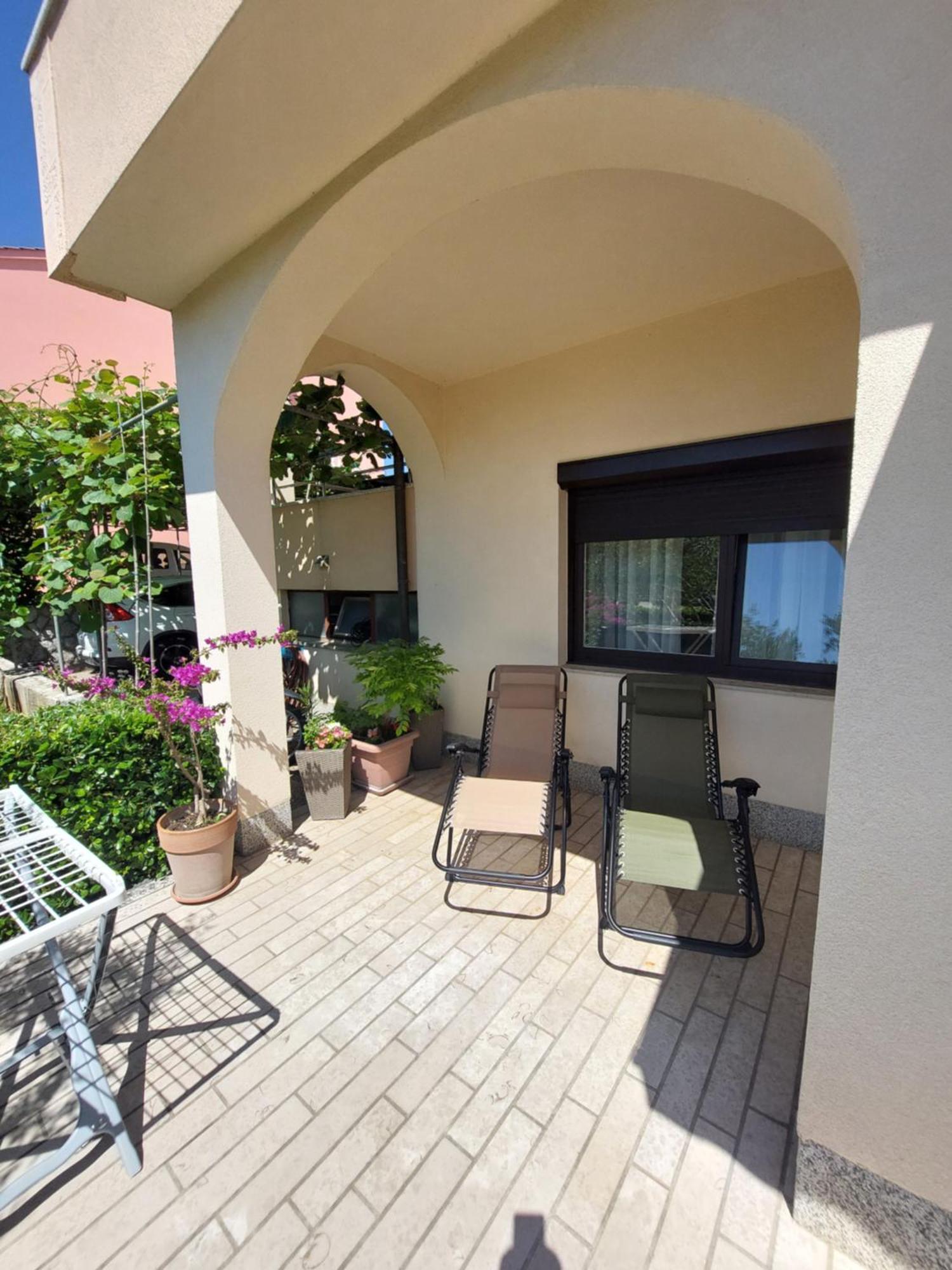 Apartmani Paradiso คิร์ก ภายนอก รูปภาพ
